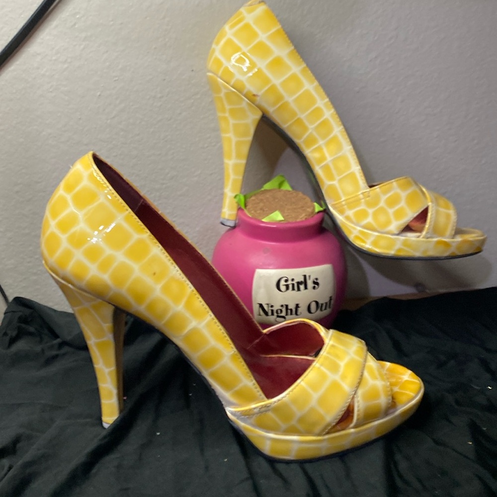 Ladies shoes size 9